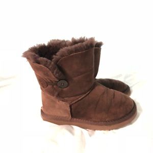 Girls brown uggs size 4
